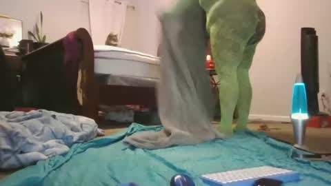 TheeTashelly online show from October 21, 7:13 am