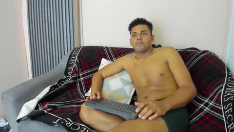 theo_morris online show from March 3, 7:26 am