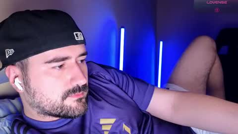 Theo Ravi online show from April 15, 3:32 am