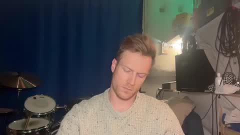 Snapshot of therealveggieboy chatting on December 1, 7:27 pm Pookie online show from December 1, 7:27 pm