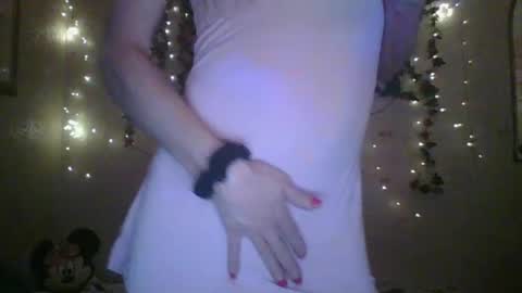 sillymillie0 online show from December 24, 1:38 am