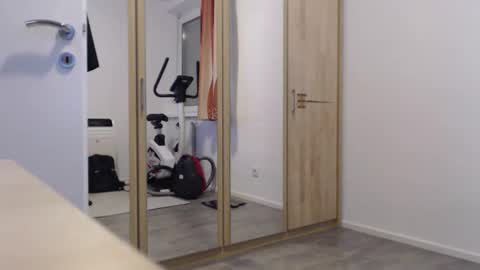 theskylake1 online show from December 16, 4:46 pm