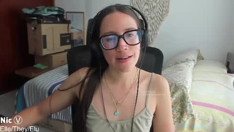 Nicole online show from July 6, 8:44 pm