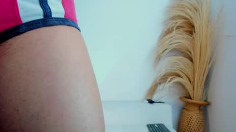 Thiago  online show from December 1, 6:17 pm