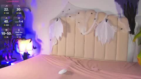 Thiago  online show from October 9, 12:27 am