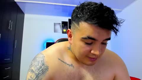 Snapshot of thiago_cp01 chatting on February 24, 8:17 am Thiago online show from February 24, 8:17 am