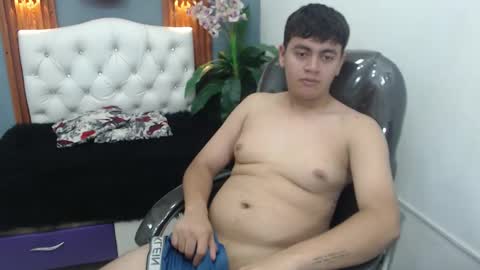 thiago_saenzz online show from March 6, 6:40 pm