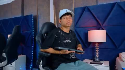 T H I A G O online show from May 27, 3:36 am