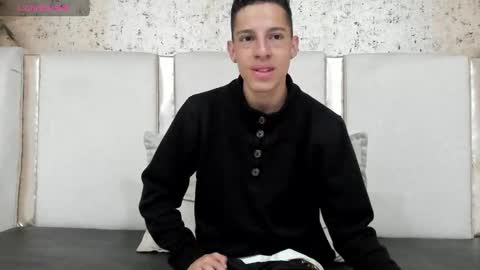 Thiago   online show from January 8, 7:03 pm