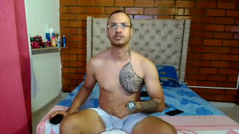 thiagoyesmeralda online show from June 16, 2:15 am