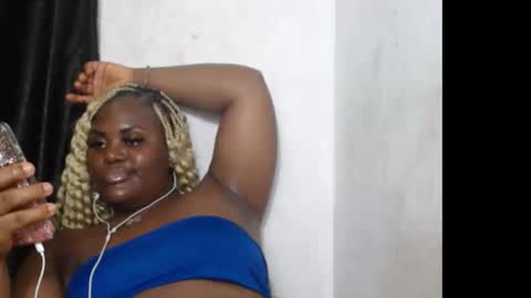 thickebonny0 online show from September 12, 7:10 am