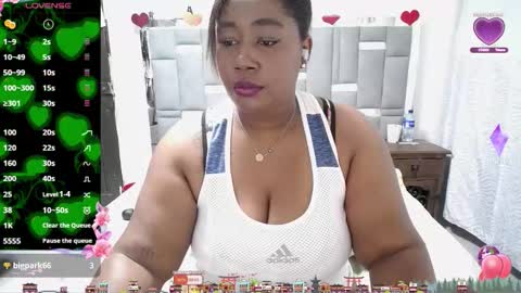 Snapshot of thickebonymilf chatting on October 2, 5:50 am XIOMARA online show from October 2, 5:50 am