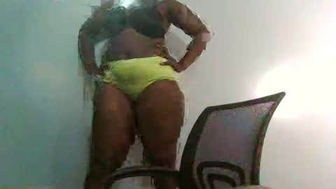 thicky_ebony001 online show from March 18, 10:59 pm