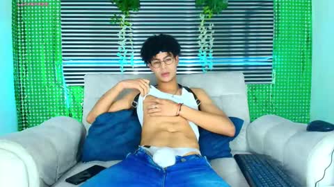 Thiago Saenzz online show from March 21, 2:11 pm