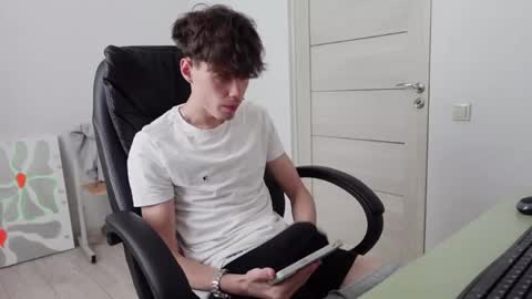 THOMAS BRONS online show from May 22, 1:18 pm