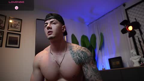 Thomas Falcon online show from February 18, 2:00 am