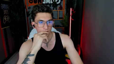 Snapshot of thomas_michaelson chatting on October 10, 4:13 pm Thomas online show from October 10, 4:13 pm