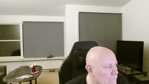 thomash32 online show from October 28, 9:16 pm