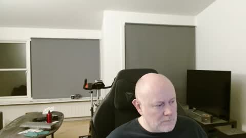 thomash32 online show from November 8, 9:29 pm