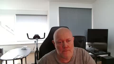 thomash32 online show from September 18, 3:27 pm