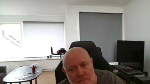 thomash32 online show from October 21, 11:26 am