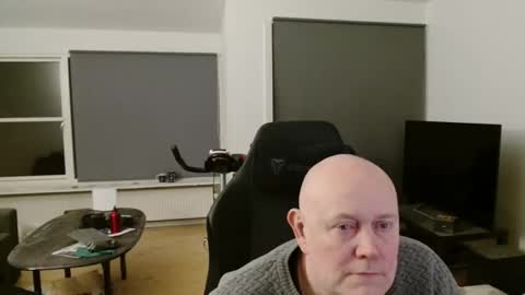 thomash32 online show from November 18, 9:40 pm