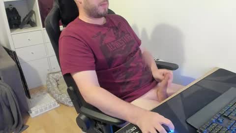 Snapshot of thommy2008 chatting on September 24, 12:23 pm thommy2008 online show from September 24, 12:23 pm