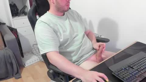 Snapshot of thommy2008 chatting on September 18, 11:47 am thommy2008 online show from September 18, 11:47 am