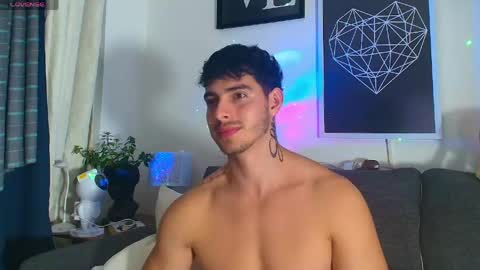 thomylov online show from April 10, 1:44 am