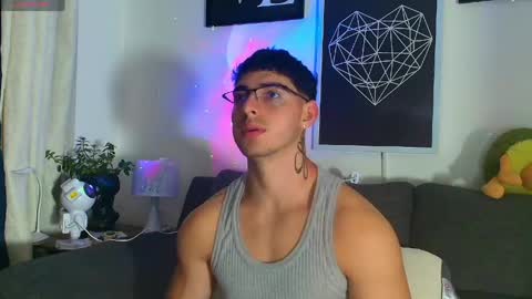 thomylov online show from April 12, 2:26 am