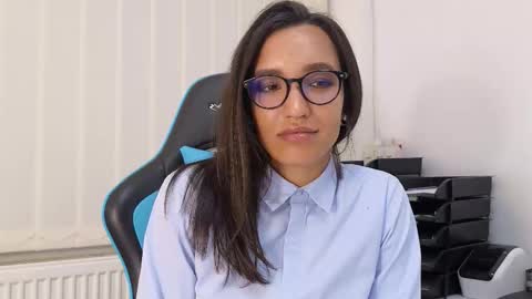 tia_j online show from November 5, 5:15 pm