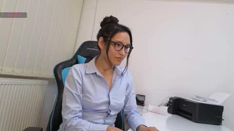 tia_j online show from January 19, 2:38 pm