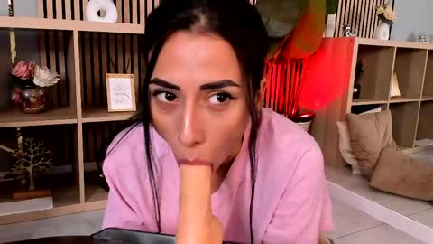 tiacyrrus online show from May 27, 2:47 pm