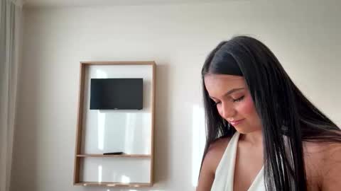 Tiana Le online show from February 20, 4:09 pm