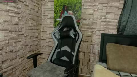 leidy online show from April 23, 1:02 am