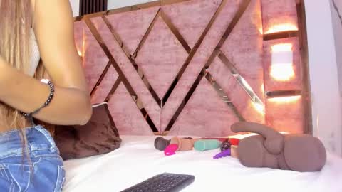 Tifanny online show from November 19, 6:50 pm