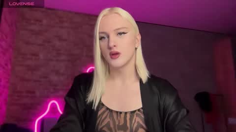 Amira online show from February 12, 1:26 pm