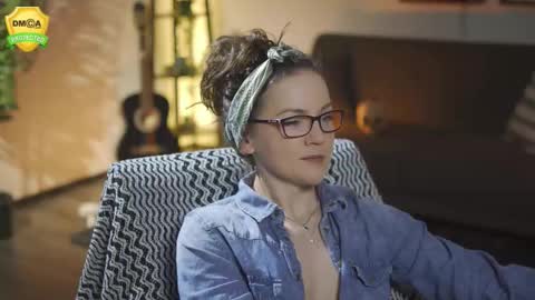 tiffanyriox online show from March 19, 1:00 am