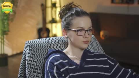 tiffanyriox online show from March 28, 12:45 am