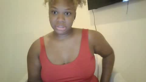 Snapshot of tiffanyward96 chatting on October 7, 3:02 am Tiffany online show from October 7, 3:02 am