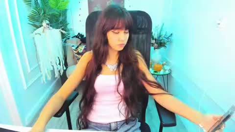 Snapshot of tiffanyyoun chatting on October 21, 11:48 am tiffanyyoun online show from October 21, 11:48 am