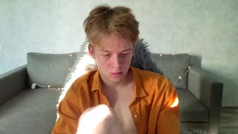 Snapshot of timmy7topcut chatting on October 27, 8:36 am Timmy online show from October 27, 8:36 am