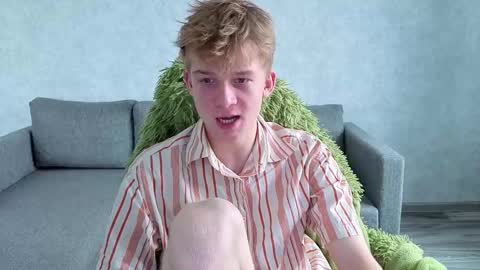 Snapshot of timmy7topcut chatting on October 10, 5:24 am Timmy online show from October 10, 5:24 am