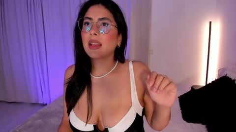 tina_olsen07 online show from April 28, 11:09 pm