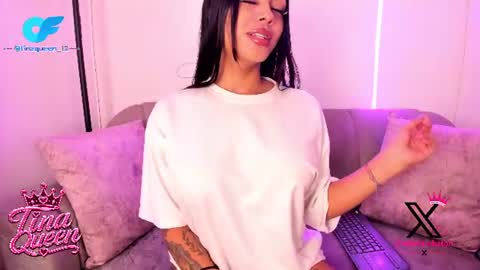 tinaqueen_ online show from June 20, 3:40 pm