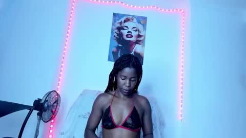 Snapshot of tinas_smith chatting on October 20, 10:15 pm tinas_smith online show from October 20, 10:15 pm