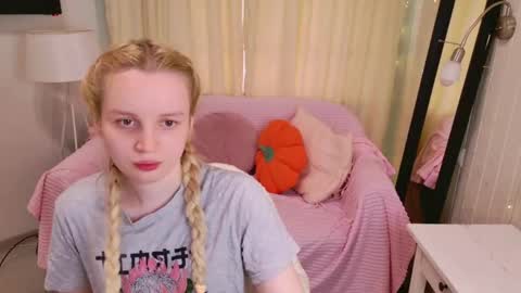 tinasiner online show from May 29, 11:08 am