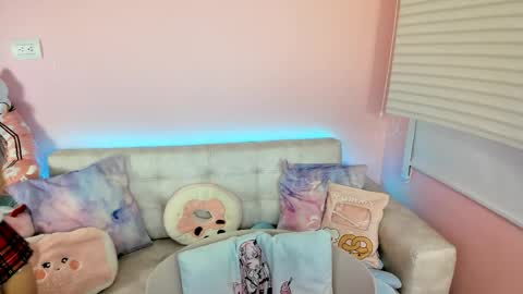 tiny_cora online show from April 4, 4:36 pm