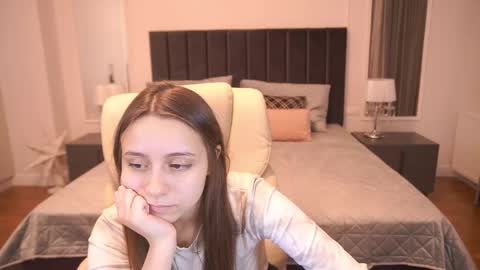 tinynataliee online show from December 20, 2:57 pm