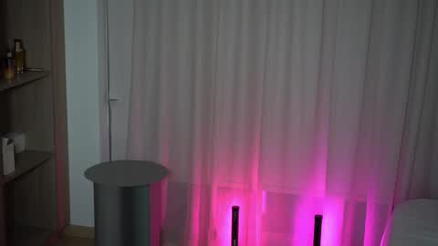 Lili online show from November 19, 4:17 pm